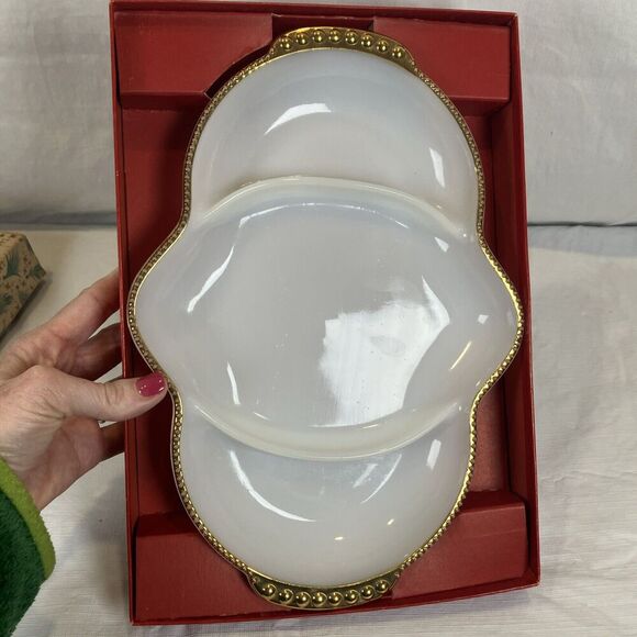 ANCHOR HOCKING FIRE KING MILK GLASS GOLD DIVIDED RELISH DISH Original Box - Picture 7 of 7